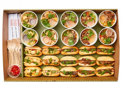 Catering Box 6: Mini Bowls & Mini Banh Mi